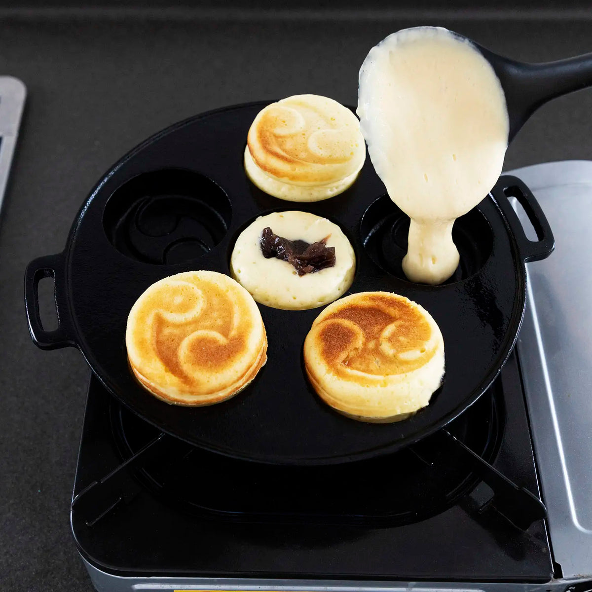 Asahi Chuzo Cast-Iron 6-Piece Obanyaki Pan (Tomoe Pattern)