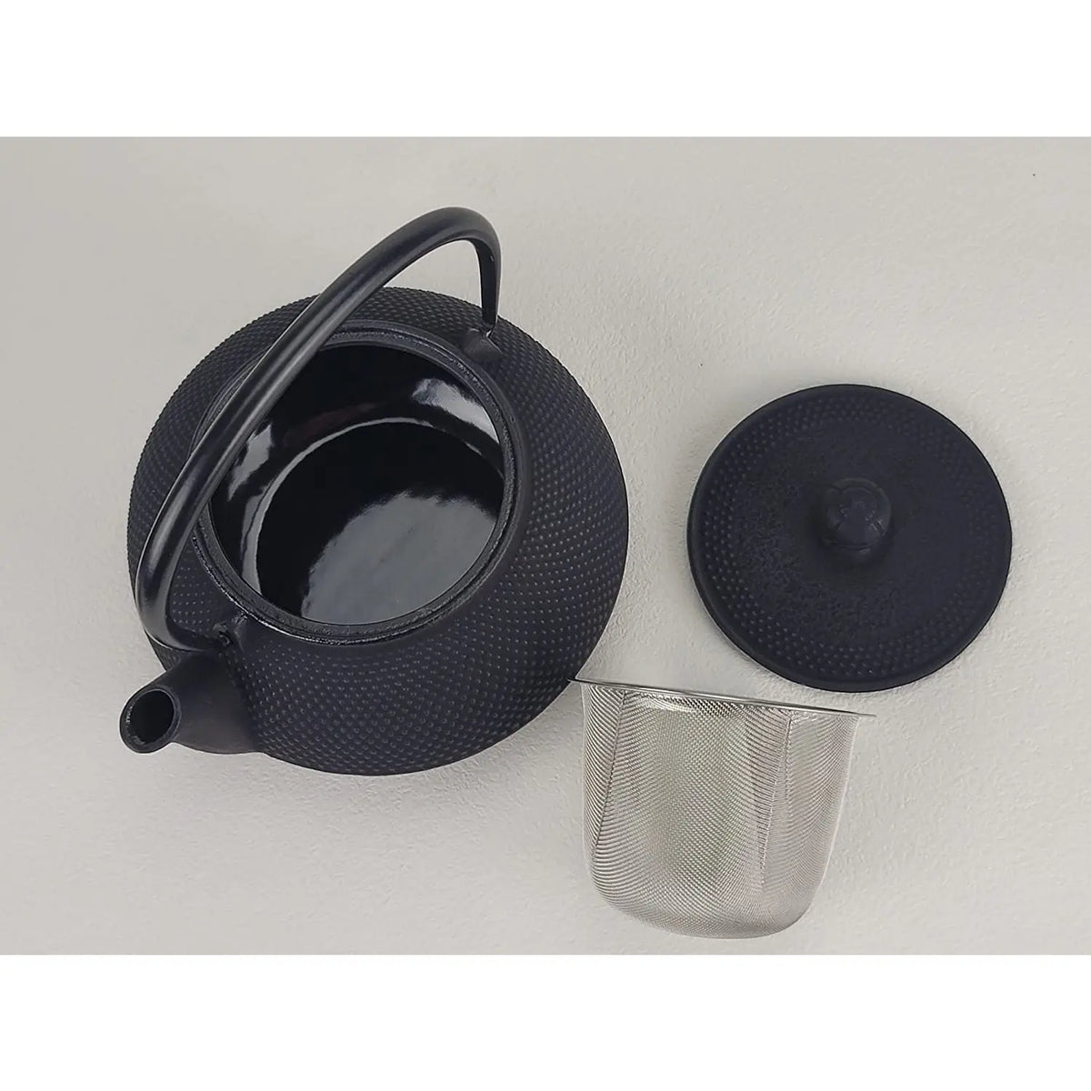 Iwachu Nambu Cast Iron Tetsukyusu Teapot Arare with Tea Strainer