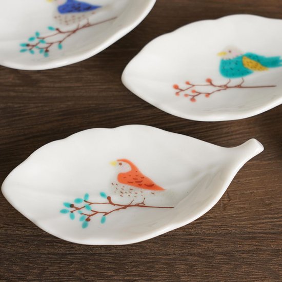 Harekutani Porcelain Bird Leaf Small Plate Chopstick Rest